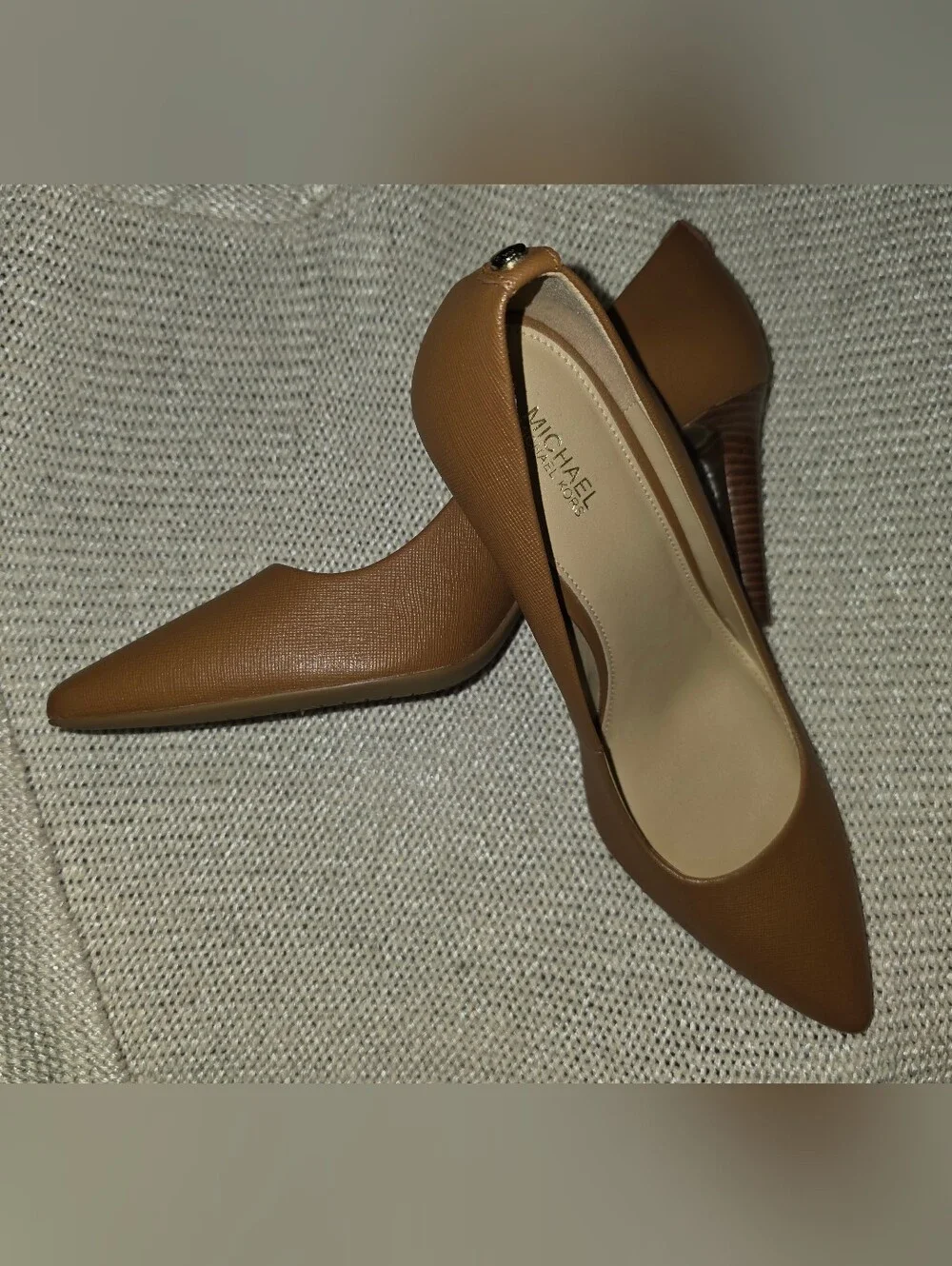 NEW Michael Kors Camel Brown Saffiano Leather Pumps – Size 8